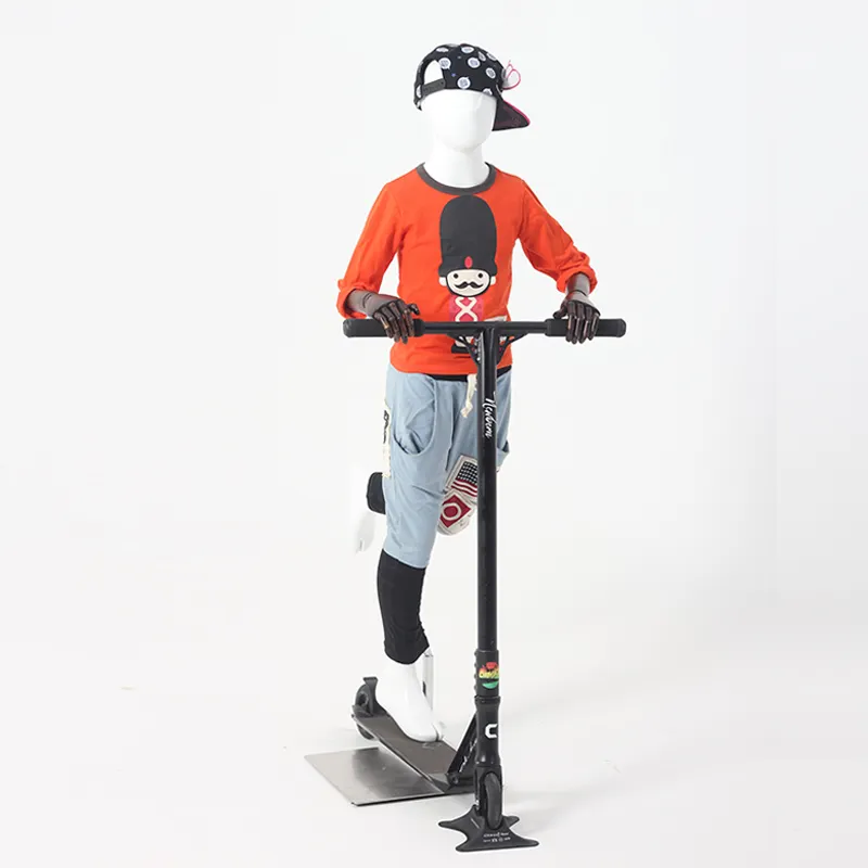 Nuovo Prodotto In Fibra di vetro di Scooter Uomo di Sport Mannequin Visualizzazione Della Finestra Da Ginnastica Mannequin