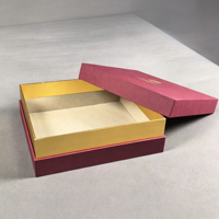 Caja de Regalo Rígida Color Vino Tinto Personalizada con Logotipo en Dorado, Caja de Embalaje Cuadrada de Cartón para Regalos y Recuerdos Universitarios