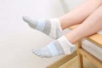 Forte demande femmes filles nouveau orteil chaussettes drôle cinq doigts chaussettes rayé coton respirant femmes s court