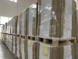 Papel DE ARTE autoadhesivo de fusión en caliente de buena calidad, adhesivo recubierto fundido, rollo jumbo de papel semibrillante - Product Image 6