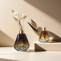 Diffuseur à roseaux de luxe dégradé ambre 60ml bouteilles vides avec bâtons ensemble de diffuseur de parfum en verre avec couvercles pour la maison