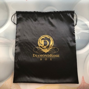 Bolsa de Regalo de Seda Negra con Logotipo Personalizado Impreso en Flexografía para Empacar Ropa, Bolsa de Embalaje con Cordón de Seda Súper Suave - Product Image 5