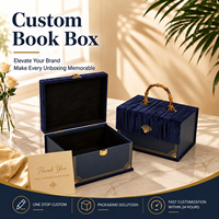 Boîte cadeau en velours noir sur mesure avec bord doré et insert divisé pour le rangement de produits de luxe