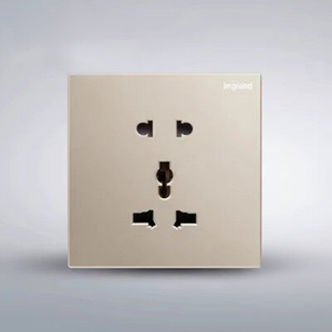 Multiprise <span class=keywords><strong>Legrand</strong></span> multifonction à cinq prises CA, prise universelle composite, prise internationale authentique - Product Image 2