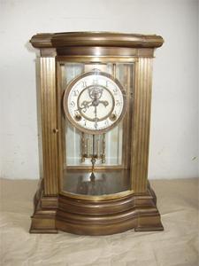 Horloge de cheminée antique en laiton à pendule à <span class=keywords><strong>mercure</strong></span>, avec boîtier à façade bombée, répétiteur 7 jours et échappement Brocot visible - Product Image 2