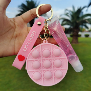 Lipgloss Dasar Vegan Tabung Custom Ciuman Lembut Jelas Anak-anak Membuat Saya Sendiri Gantungan Kunci Huruf Lipstik <span class=keywords><strong>Lip</strong></span> <span class=keywords><strong>Gloss</strong></span> Private Label - Product Image 3