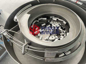 Esencia de pestañas vegana impermeable de color automático, máscara de pestañas personalizada, brillo labial, tubo de bálsamo, pluma de pegamento, delineador de ojos, máquina de llenado - Product Image 4