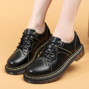 Summer Retro Glow 4-Hole Low-Top pour les chaussures Martin en cuir verni, fermeture à lacets respirante pour l'église par les hommes et les femmes. - Product Image 3