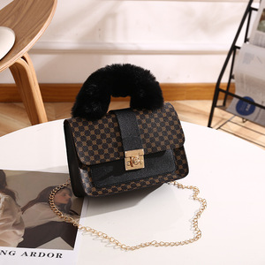 Borse estive per le donne stampa modello all'aperto pelle PU peluche <span class=keywords><strong>rosa</strong></span> Gifty borse a mano per ragazze - Product Image 3