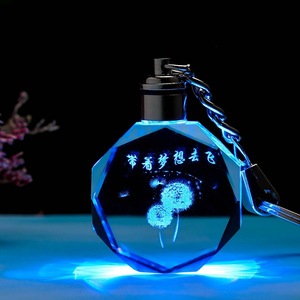 Đầy Màu Sắc 3d Khắc Laser Cá Nhân Tùy Chỉnh Pha Lê Keyring <span class=keywords><strong>Led</strong></span> Ánh Sáng Octangle Pha Lê Keychain - Product Image 5