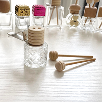 Diffuseur de parfum rond de luxe à clipser sur grille d'aération, flacon en verre de 8 ml avec deux bâtonnets en bois, diffuseur à roseaux imprimé sérigraphié