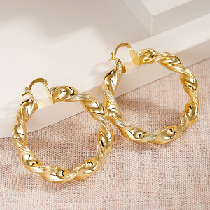 Orecchini a Cerchio Lucidi a Spirale per Donne, Design Unico e Intrecciato, Gioielli per Orecchie alla Moda e Trendy - Product Image 3