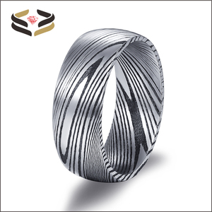 Bague <span class=keywords><strong>de</strong></span> <span class=keywords><strong>mariage</strong></span> en acier damas noir <span class=keywords><strong>de</strong></span> 8mm <span class=keywords><strong>pour</strong></span> hommes bagues <span class=keywords><strong>de</strong></span> bijoux damas à la mode <span class=keywords><strong>cadeau</strong></span> <span class=keywords><strong>de</strong></span> fiançailles fête <span class=keywords><strong>d</strong></span>'<span class=keywords><strong>anniversaire</strong></span> - Product Image 1