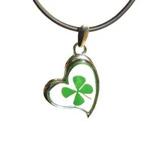 New Arrivals Wholesale Transparent Resin Charm Heart Green Four Leaf Clover Pressed Plant Pendants Acrylic Necklace