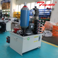 Acumulador de diafragma a gas para mantenimiento de presión en circuitos múltiples para sistema de línea de doblado y central hidráulica