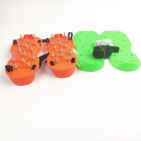 Les chaussures à crampons aérateur de pelouse aident la pelouse à respirer et favorisent la croissance des racines et des pelouses vertes luxuriantes