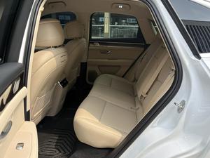 AITO M5 Extended-Range Ultra SUV 4x4 Usato 2025 Bianco su Sfondo Albicocca - Product Image 6