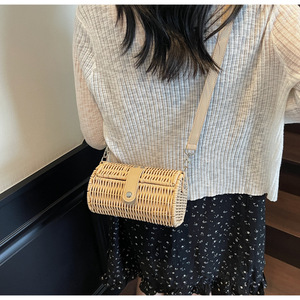 Bali été Vintage fait à la main paille <span class=keywords><strong>osier</strong></span> Boho téléphone portable <span class=keywords><strong>sac</strong></span> à bandoulière cylindrique <span class=keywords><strong>rond</strong></span> rotin femmes plage <span class=keywords><strong>sac</strong></span> à bandoulière - Product Image 4