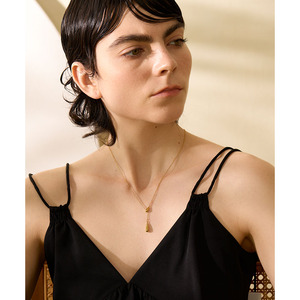 JINYOU 102 Water Drop Fashion Cast collana con ciondolo Color <span class=keywords><strong>oro</strong></span> Trendy gioielli in acciaio inossidabile <span class=keywords><strong>Collier</strong></span> impermeabile per le donne Charm - Product Image 2