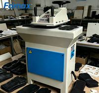 Machine de découpe à la presse pour empeignes de chaussures en cuir