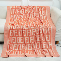 Großhandel 100% Polyester Jacquard Flugzeug Überwurf decken Brief gewebte geometrische moderne feste Bettdecke für Herbst Home Travel