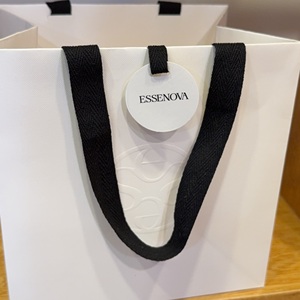 Bolsa de Papel de Lujo con Logotipo Estampado en Relieve, Bolsa de Compras para Ropa, Bolsa de Regalo de Papel con Etiqueta Colgante y Asa Insertada - Product Image 4