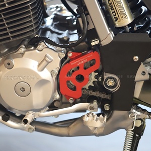 Accessoires de moto : Protection de pignon avant en aluminium pour course, cache-chaîne moteur pour XR400R, rouge, en aluminium CNC - Product Image 3