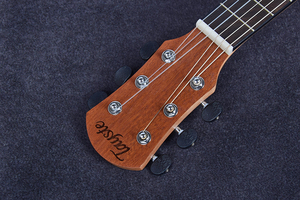 Ukelele barítono <span class=keywords><strong>de</strong></span> 30 pulgadas, 6 cuerdas <span class=keywords><strong>de</strong></span> nailon, kit <span class=keywords><strong>de</strong></span> guitarra eléctrica, pastillas integradas con bolsa acolchada, juego <span class=keywords><strong>de</strong></span> cuerdas, sintonizador, cinturón - Product Image 2