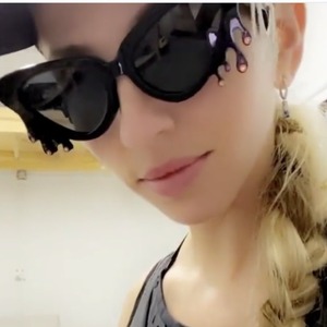 2024 Venta caliente Cat Eye Red Gafas de Sol para mujer Alta calidad Drop Tear Cateye Shades con diamantes de imitación - Product Image 2