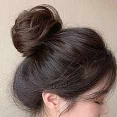 Peinado corto de mujer de alto volumen con accesorios de estilo de estiércol - Product Image 1