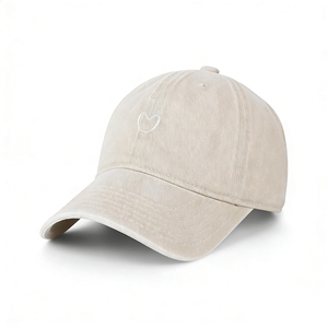 Gorra de Béisbol de 6 Paneles de Algodón Lavado con Bordado de Corazón - Gorra Ligera Informal para el Sol, para Uso Diario y al Aire Libre - Product Image 3