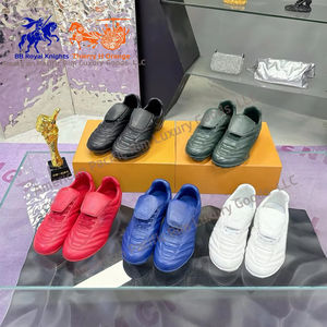 Chaussures de sport décontractées de luxe 2025 pour hommes, en cuir véritable, de marque, pour la marche et le football - Product Image 1