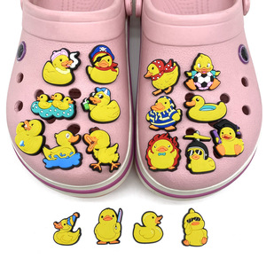 Astrid Nuevo Adorno de Zapatos de Goma Suave con Diseño de Patito Amarillo de Dibujos Animados, Hebilla Decorativa para Sandalias, Regalo Infantil DIY - Product Image 2