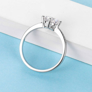 Anillo de diamantes de cuatro garras para mujer de Plata de Ley 925 Anillo de bodas <span class=keywords><strong>simple</strong></span> Mosan de grado D de 1 quilate - Product Image 4