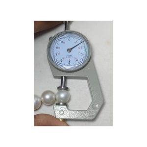 Esta exquisita perla blanca de grado AA tiene un brillo deslumbrante y una superficie impecable, ideal para joyería elegante. - Product Image 1