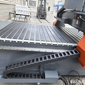 Machine de fraisage CNC à table à vide 3 axes avancée pour la sculpture sur bois efficace et la production de meubles en panneaux MDF complexes - Product Image 4