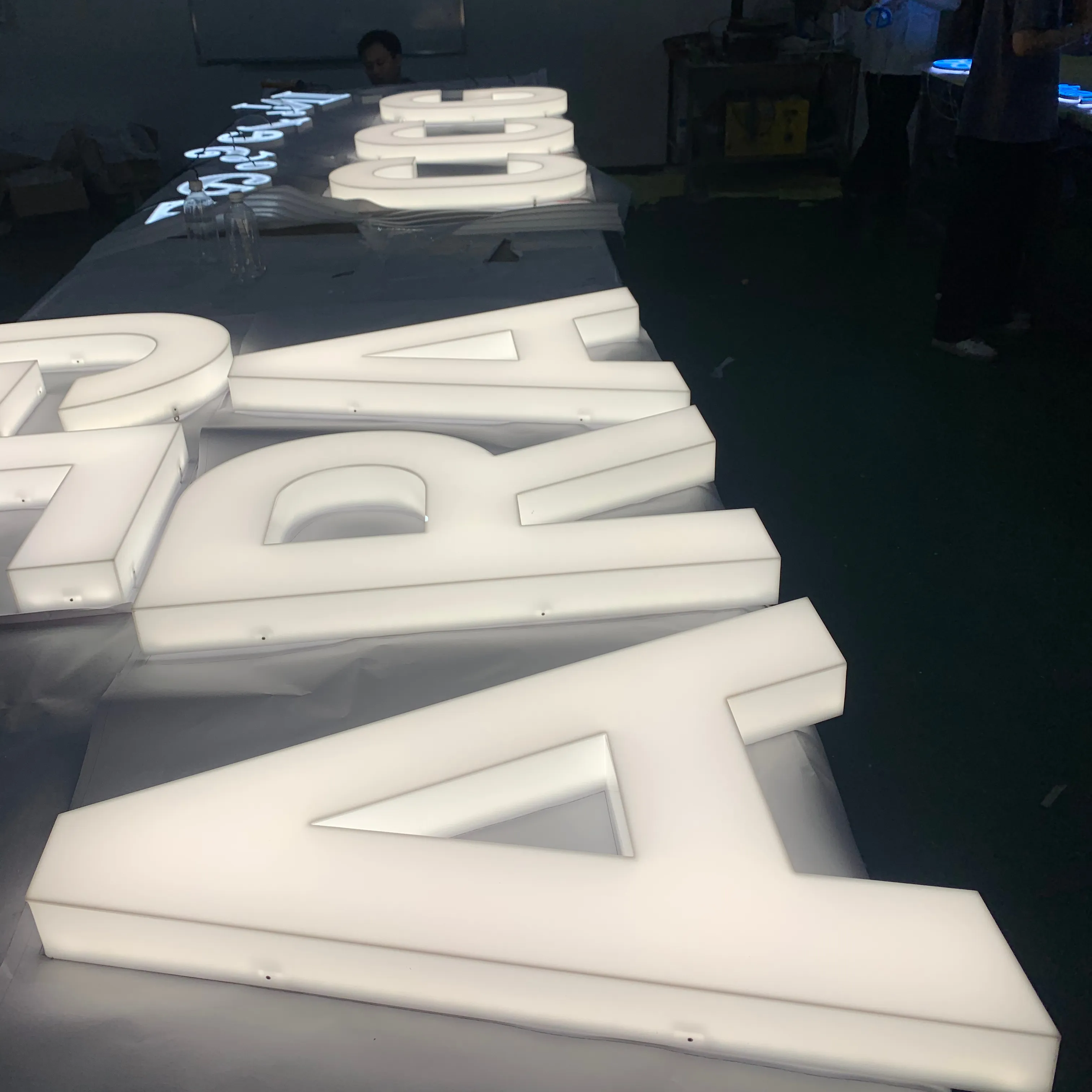 Alfabeto segni fabbrica 3d acrilico esterno personalizzato Logo canale Led lettera illuminata scatola illuminazione in alluminio lettere incandescenti