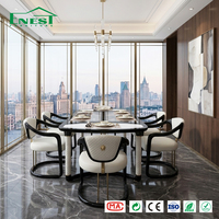 Ensemble de mobilier haut de gamme pour restaurant italien de luxe, table à manger et chaises élégantes, plateau en verre et marbre, pour projet de villa