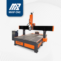 Machine industrielle de travail du bois CNC 4 axes 1325 avec 180 degrés de rotation °   Tête oscillante pour la fraisage de sculptures 3D en mousse et en bois