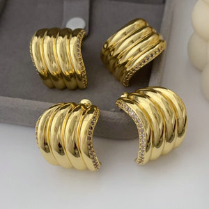 Mùa hè 2025 độc đáo kết cấu bông tai bằng đồng tối giản và đa năng phong cách Pave zircon sóng hình Bông tai - Product Image 1