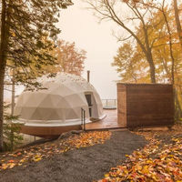 Dôme de glamping géodésique en acier 4 saisons avec tente bulle et couverture ignifuge en polyester doublement enduit de PVC, imperméable et résistante aux UV