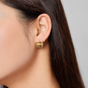 Pendientes de Aro en Capas de Acero Inoxidable con Baño de Oro de 14K y Circonita Cúbica de Múltiples Hileras - Product Image 5
