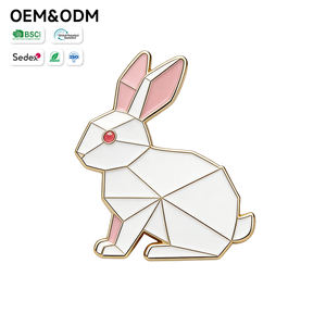 เข็มกลัดกระต่ายรูปทรงเรขาคณิตแบบกำหนดเอง ผลิตจากโลหะผสมสังกะสีเคลือบเงา รับผลิตแบบ OEM ODM ของตกแต่งรูปสัตว์น่ารักสำหรับของขวัญวันอีสเตอร์ เข็มกลัดกระต่ายโอริกามิ - Product Image 1