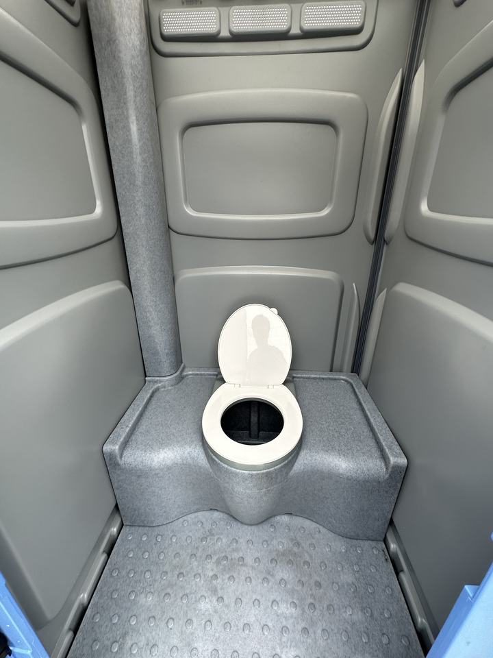 High Quality Wholesale Prefab Toilet Portable Toilets Public Restroom for Outdoor Rental - Image 2