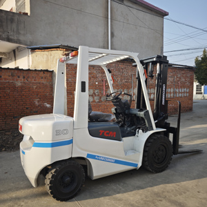 Venta Directa de Fábrica, Montacargas Usado TCM 30 de 3 Toneladas con Motor Diésel, 3-4.5 Metros, Origen Japón, Tracción AWD/4X4, Neumáticos Sólidos, Modelo 2023, 1 Año de Garantía - Product Image 5