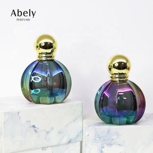 Bouteilles de parfum vides décorées de 50ml avec pompe poussoir et bouchons Bouteilles de parfum 50ml Parfum de luxe en gros à Dubaï - Product Image 3