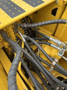 Excavadora de cadenas usada Komatsu PC220 de origen japonés, máquina resistente y duradera para tareas de excavación de terrenos. - Product Image 6