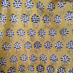 Tissu en coton imprimé jaune moutarde pour la fabrication de robes pour femmes, sacs d'ameublement et masques faciaux et autres produits artisanaux - Product Image 1