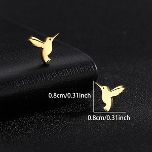 ต่างหูสแตนเลสสตีลชุบ PVD สีเงินเคลือบทอง 18K ลายนก มิกกี้ ผึ้ง งู พระอาทิตย์ พระจันทร์ แมว สำหรับผู้หญิง ไม่หมองคล้ำ - Product Image 3