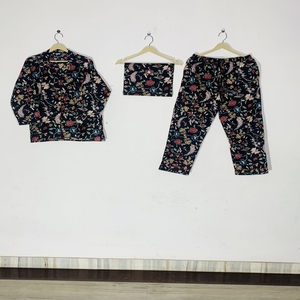 Ensemble de pyjama élégant à imprimé floral - Vêtements de nuit en coton artisanal, vêtements de nuit et de détente bohèmes pour femmes, cadeau d'été - Product Image 1